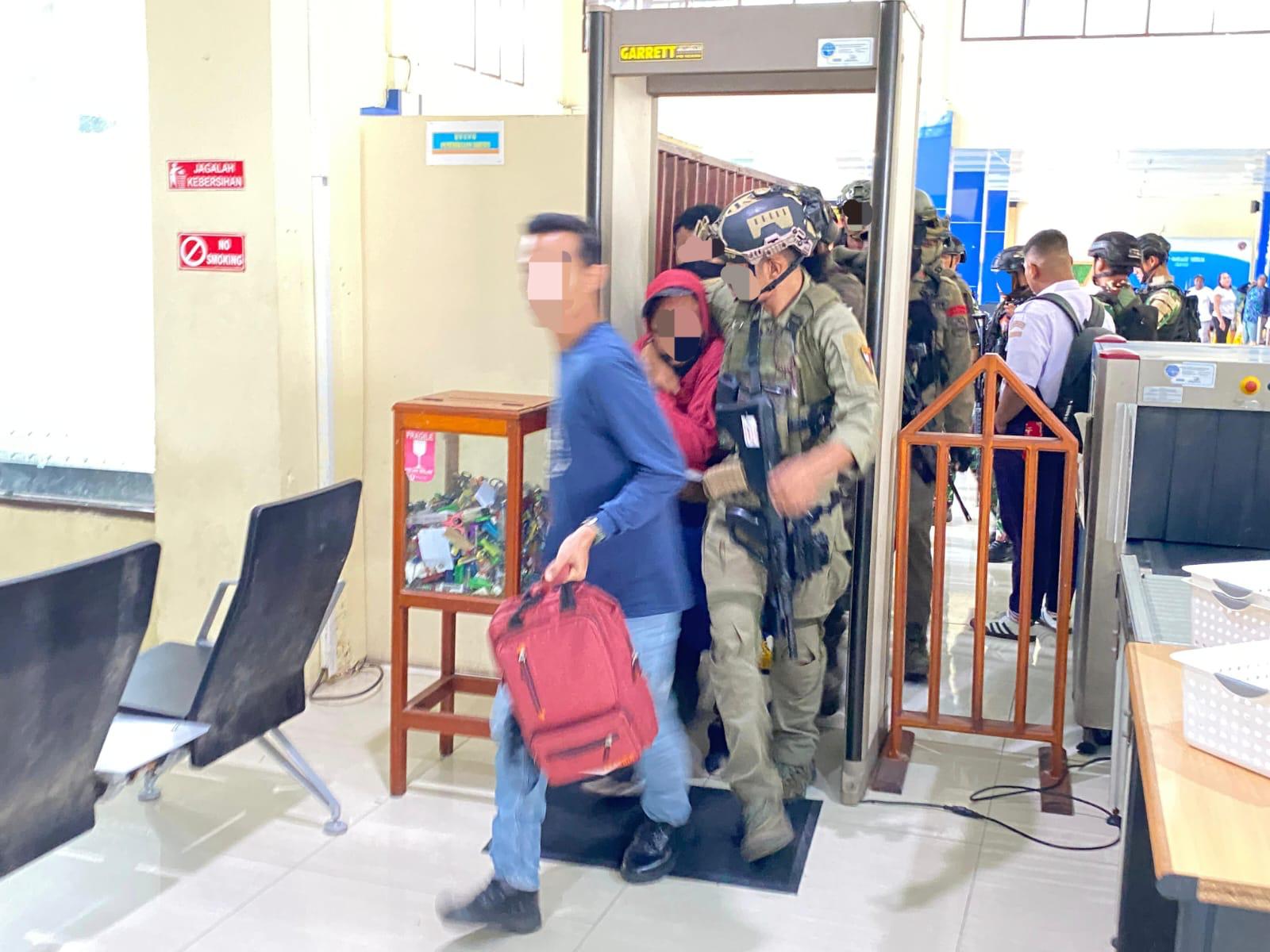 Satgas Ops Damai Cartenz Tangkap Wadan Yon HSSBI KKB Kodap XVI di Yahukimo, Sejumlah Amunisi dan Senjata Tajam Diamankan