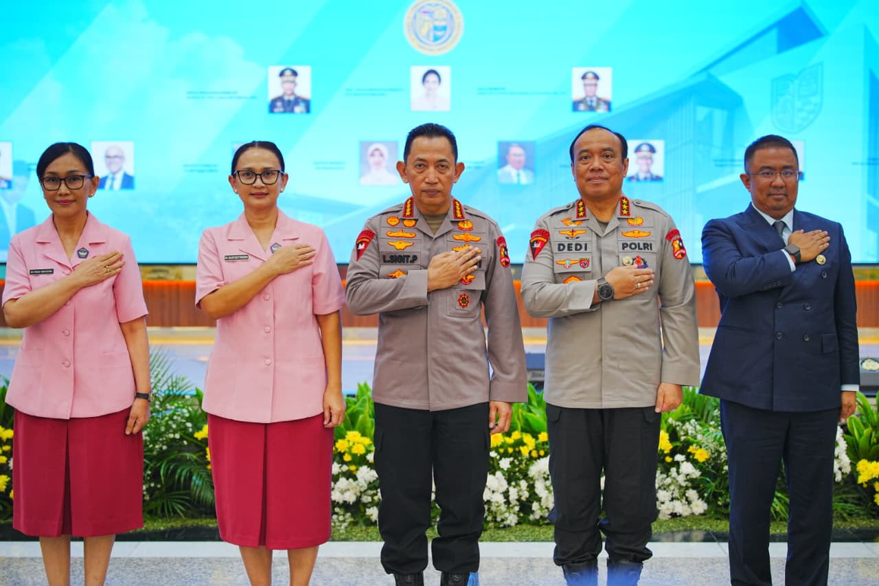 Terima Sertifikat IBDP SMA KTB, Kapolri: Cetak Generasi Muda untuk Wujudkan Indonesia Emas 2045