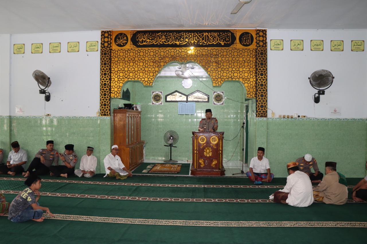 Pererat Silaturahmi dan Serap Aspirasi Warga, Kapolres Bengkulu Utara Gelar ‘Jumat Keliling’ di Masjid Al-Muhajirin